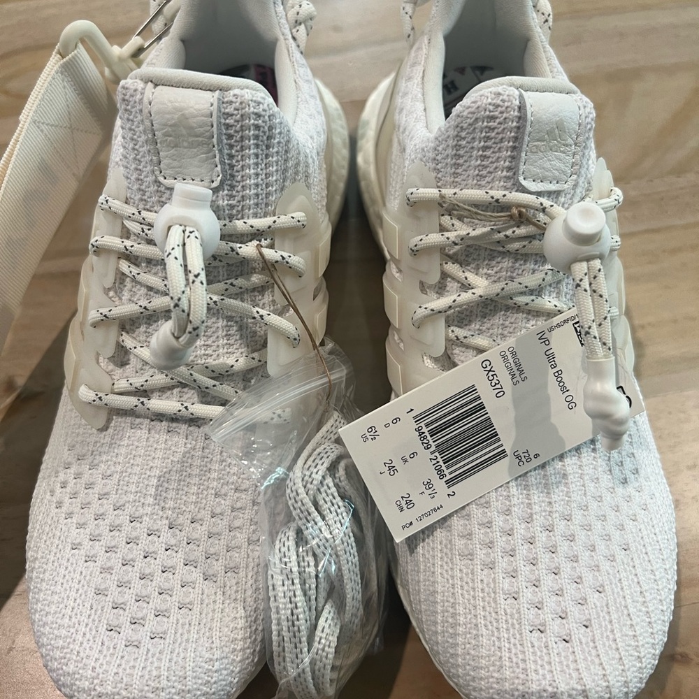 Adidas Ultra Boost Ivy Park Size 7.5 Women